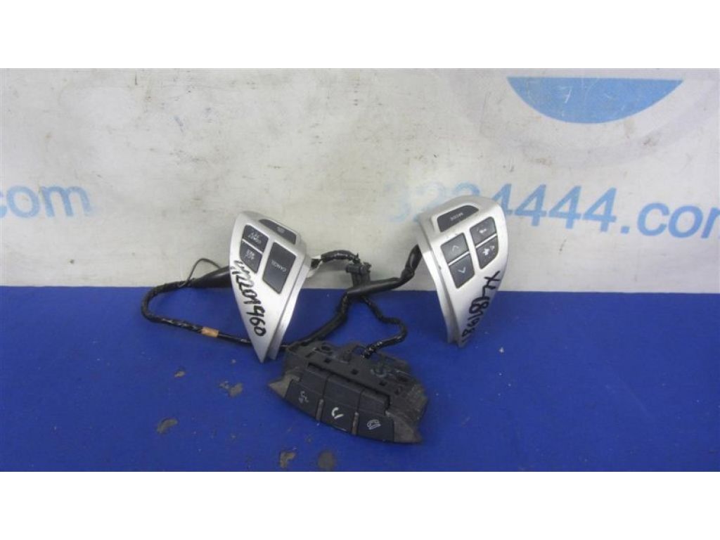 8701A087 | Кнопки на руль MITSUBISHI OUTLANDER XL 05-13