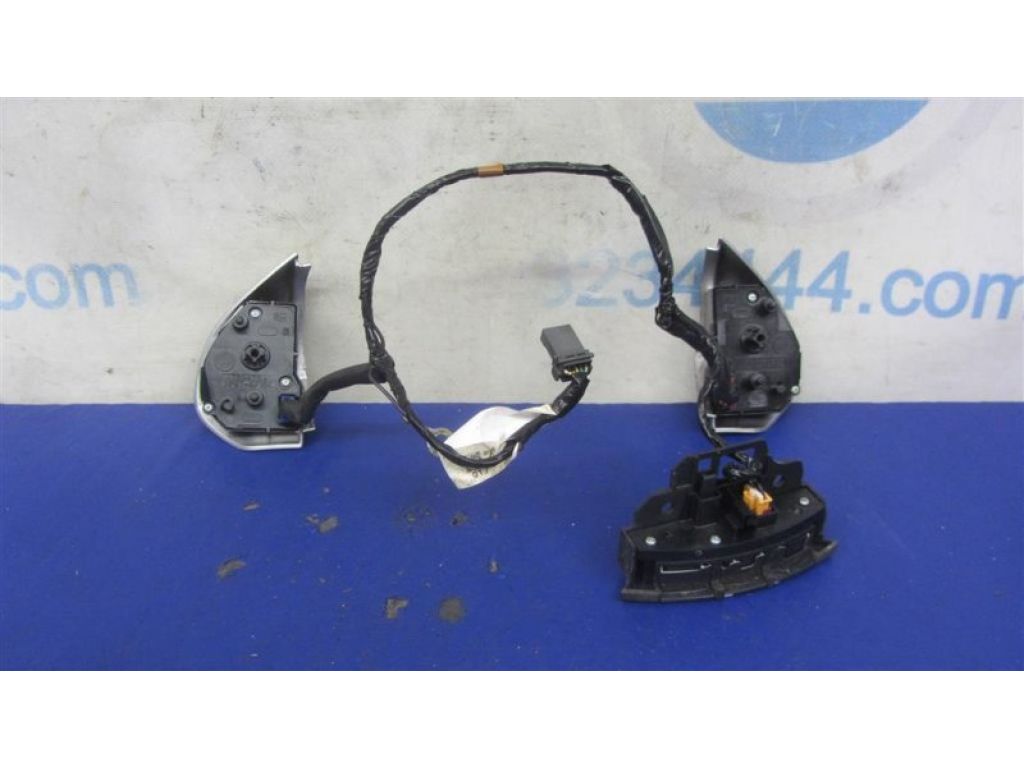 8701A087 | Кнопки на руль MITSUBISHI OUTLANDER XL 05-13 - Фото 3