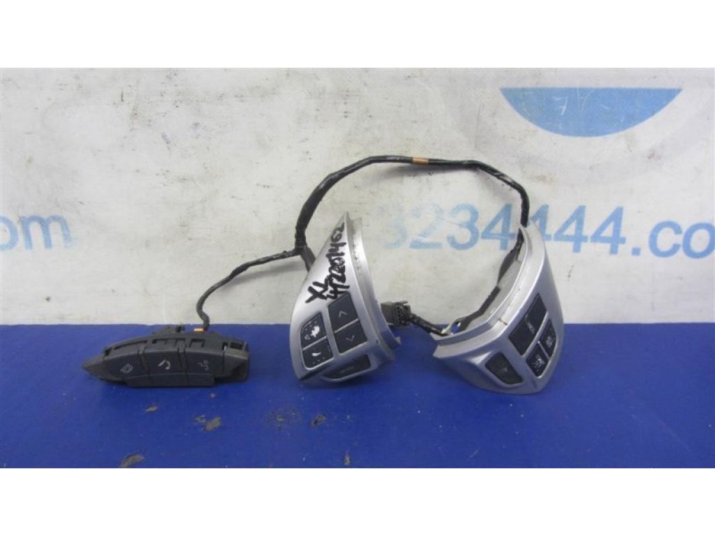 8701A087 | Кнопки руля MITSUBISHI OUTLANDER XL 05-13