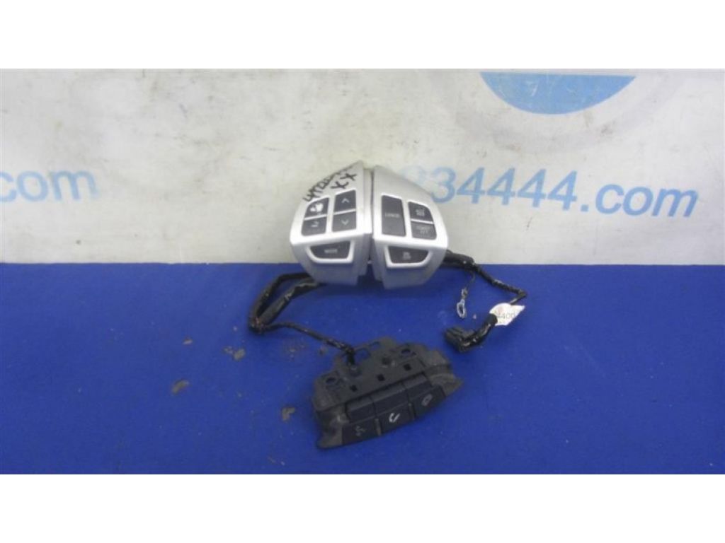 8701A087 | Кнопки руля MITSUBISHI OUTLANDER XL 05-13