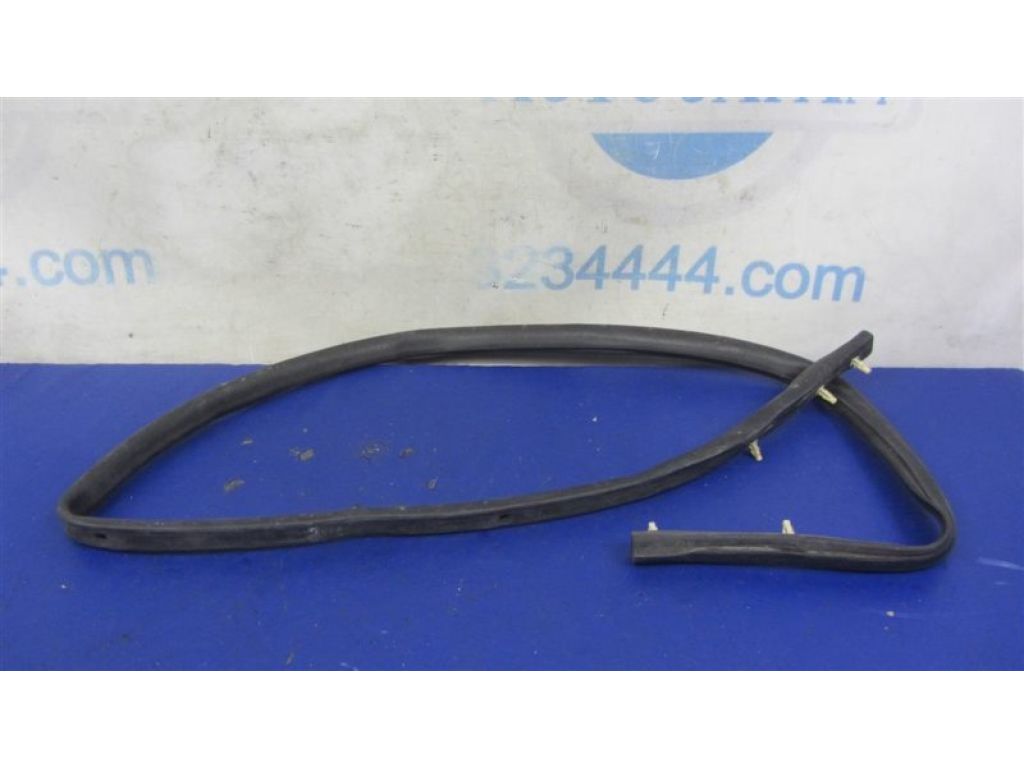 66830-ZX00A | Ущільнювач капота NISSAN ALTIMA L32 07-12