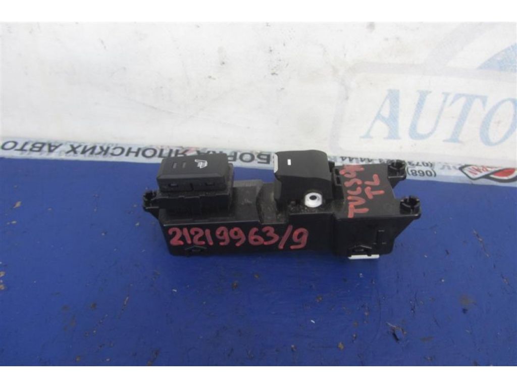 93580-D31004X | Кнопка стеклоподъемника задн. HYUNDAI TUCSON TL 15-20