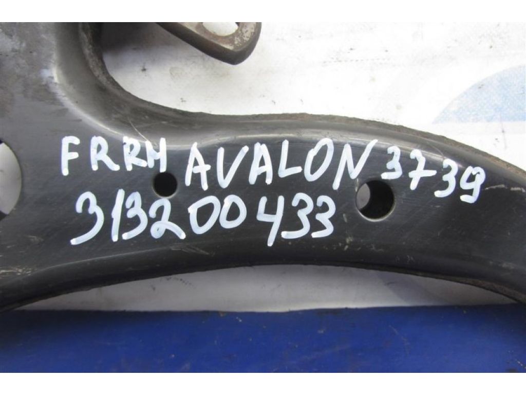 48068-06100 | Важіль передньої підвіски нижній прав. TOYOTA AVALON 05-12 - Фото 2