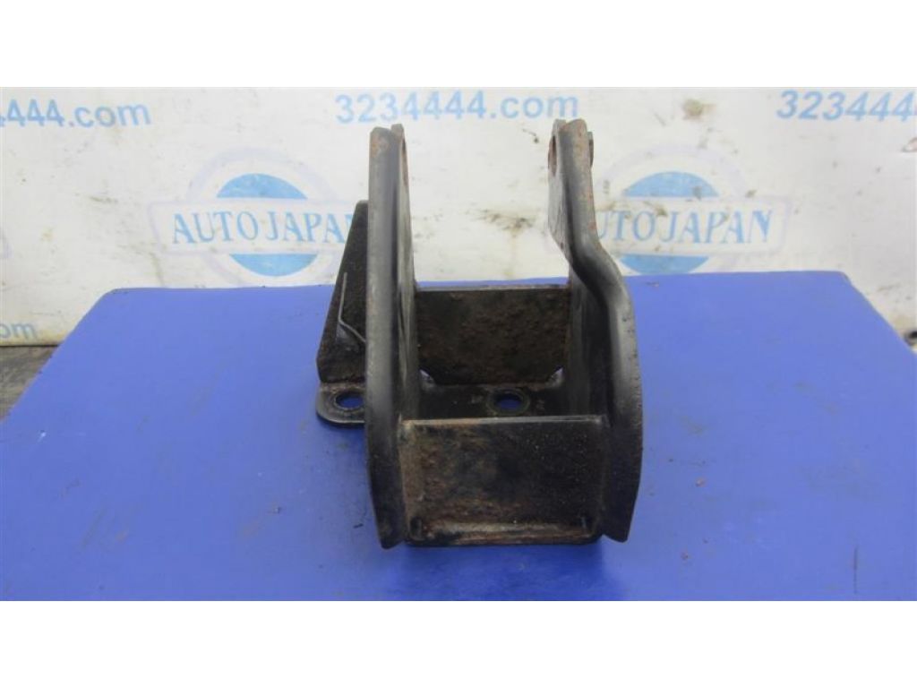 11760-57L00 | Кронштейн опоры двигателя передн. SUZUKI KIZASHI 09-14