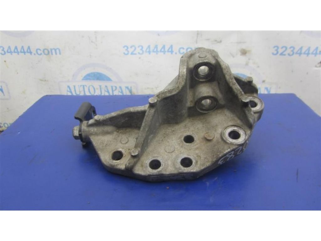 11751-57L30 | Кронштейн опоры двигателя задн. SUZUKI KIZASHI 09-14