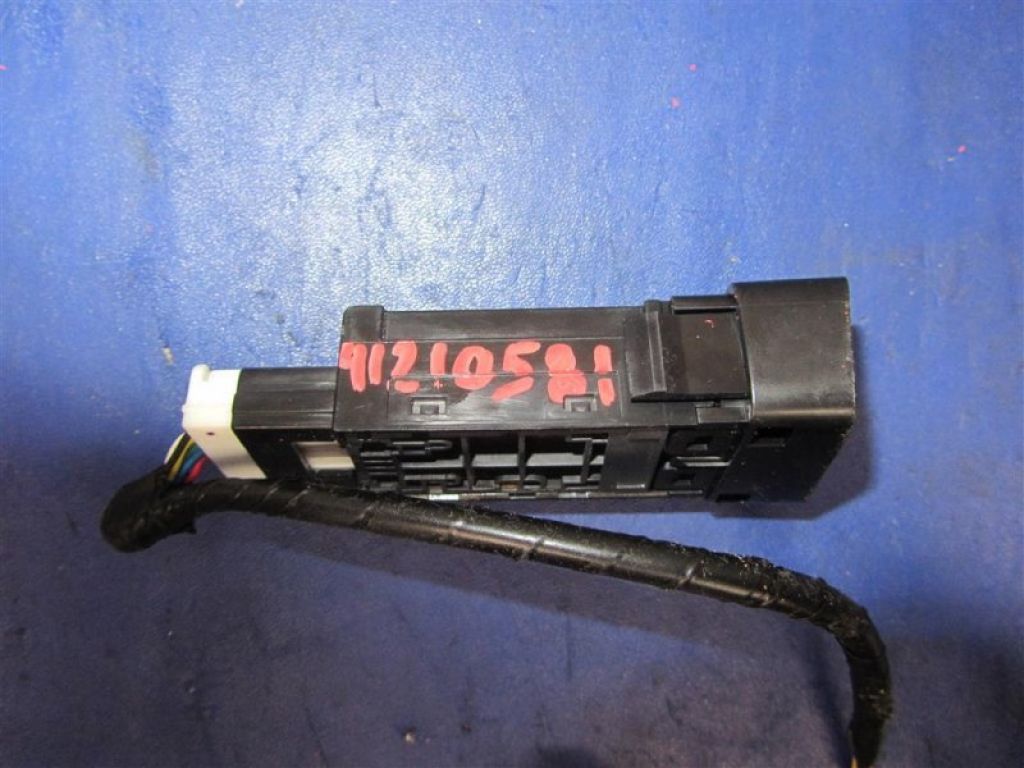 84718-47061 | Кнопка стояночного тормоза TOYOTA PRIUS - 30 09-17 - Фото 2