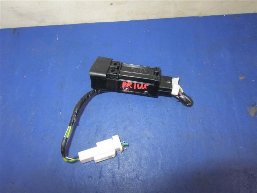 84718-47061 | Кнопка стояночного тормоза TOYOTA PRIUS - 30 09-17 - Фото 3