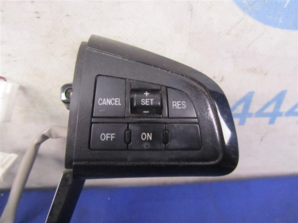TE71-66-4M0 | Кнопки на руль MAZDA CX-9 06-16 - Фото 3