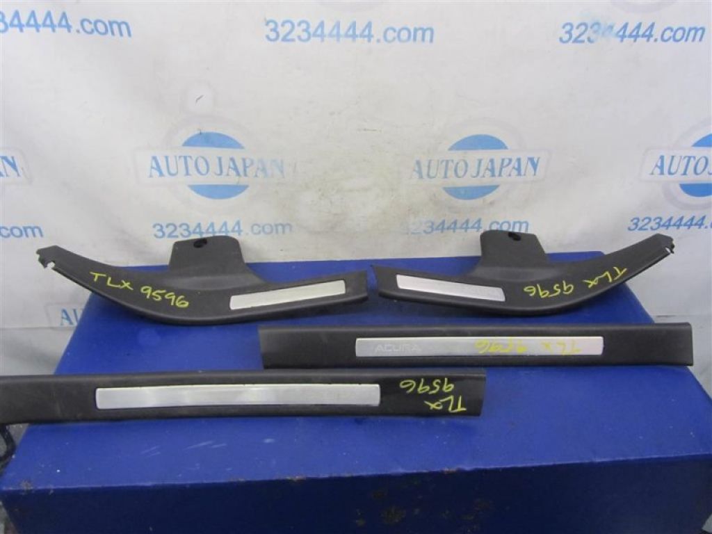 84201-TZ3-A00ZA | Накладка порога внутрішня задн. ACURA TLX 14-17