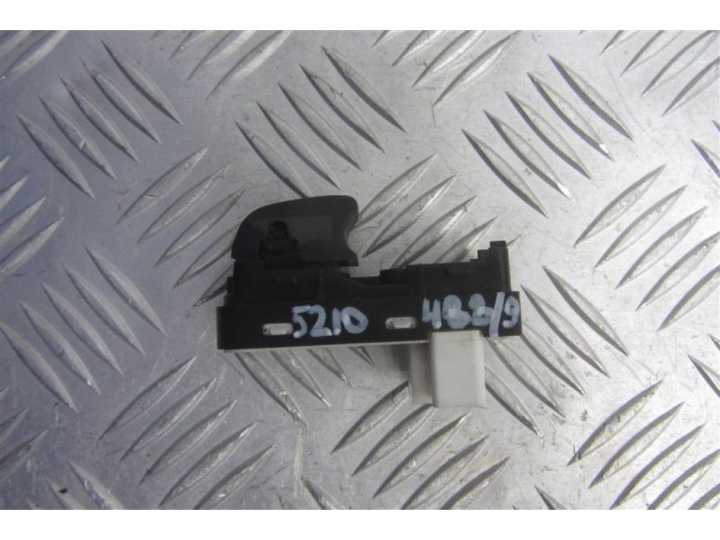 BBM2-66-370 | Кнопка стеклоподъемника передн. прав. MAZDA 3 BL 09-13