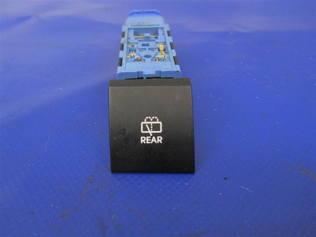 93749-1U000 | Кнопка KIA SORENTO XM 09-14