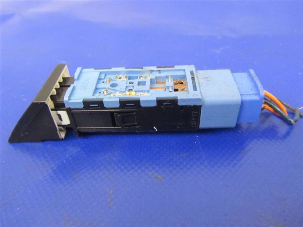 93749-1U000 | Кнопка KIA SORENTO XM 09-14 - Фото 4