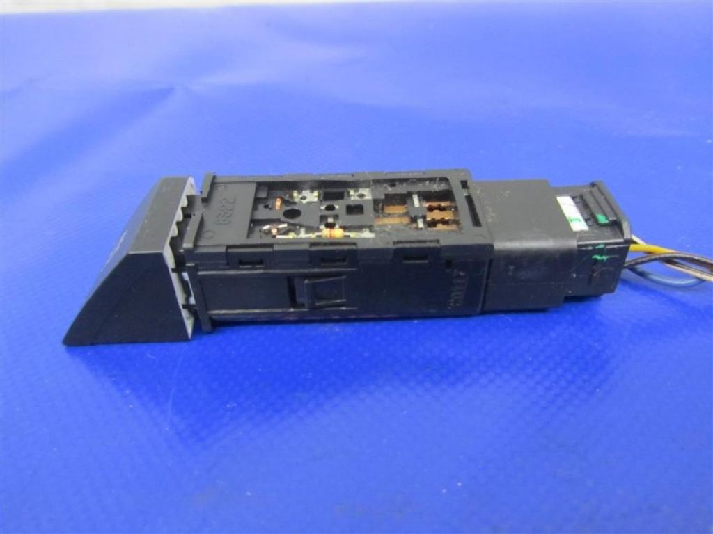 93748-1U000 | Кнопка KIA SORENTO XM 09-14 - Фото 3