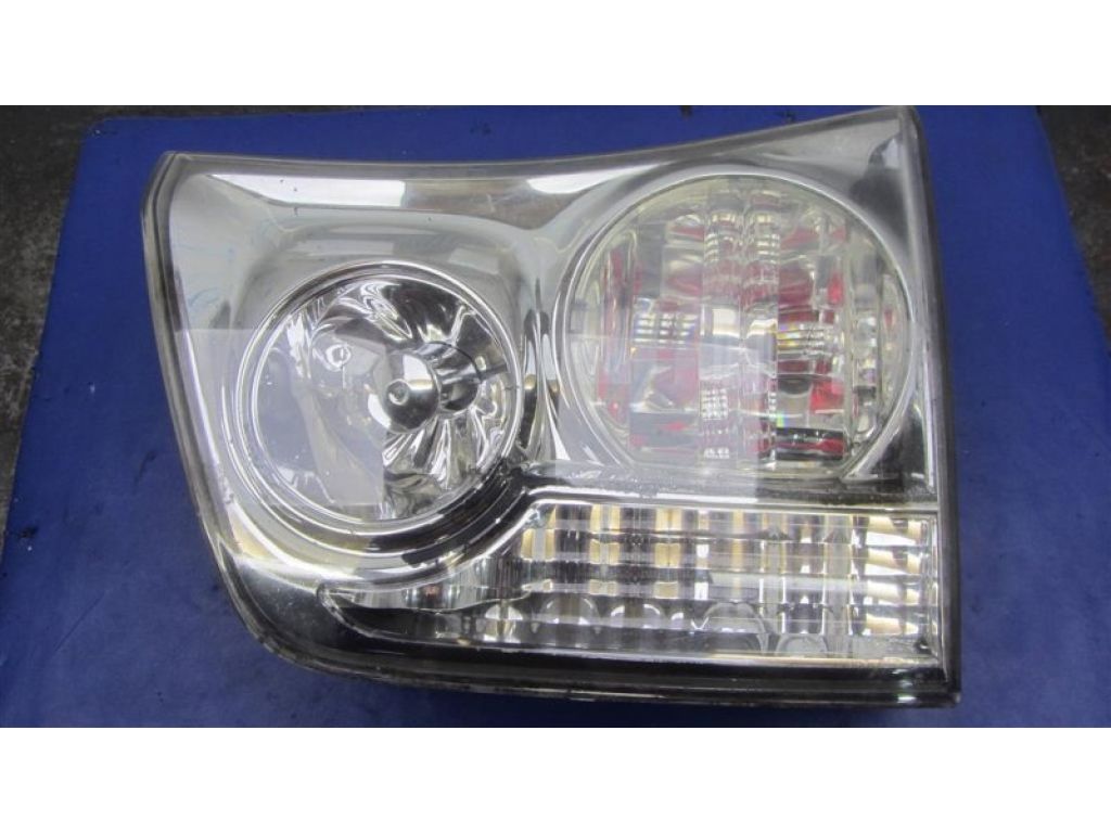 81580-0E010 | Фонарь внутренний задн. прав. LEXUS RX300/330/350/400 03-09