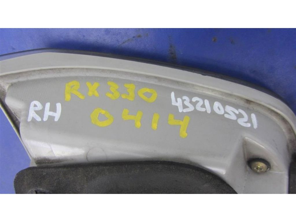 81580-0E010 | Фонарь внутренний задн. прав. LEXUS RX300/330/350/400 03-09 - Фото 2