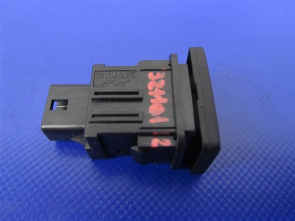 84841-76010 | Кнопка відкриття лючка бензобака LEXUS CT200 11-17 - Фото 2