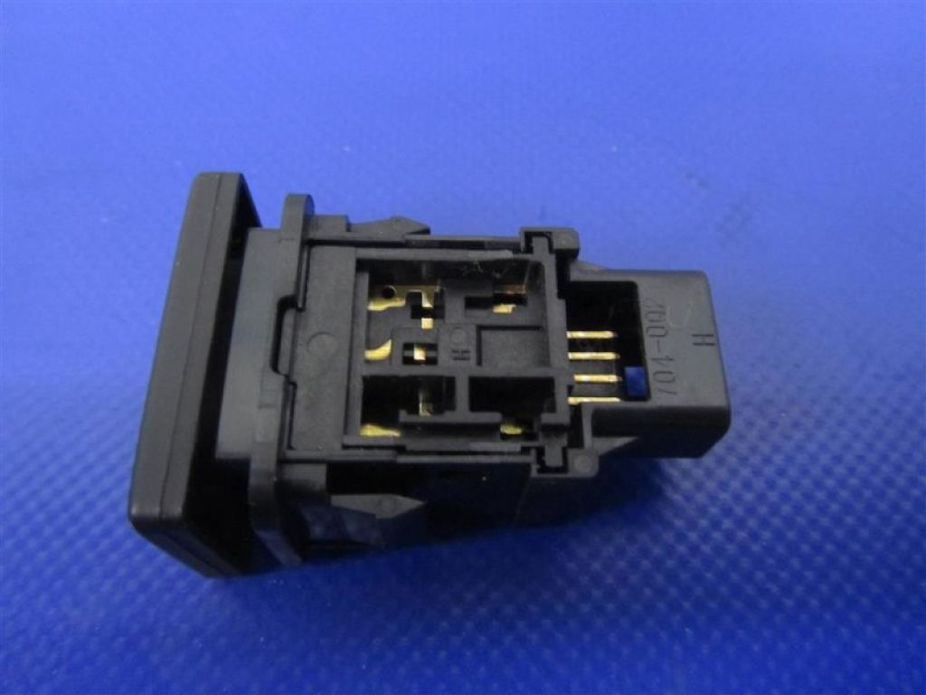 84841-76010 | Кнопка відкриття лючка бензобака LEXUS CT200 11-17 - Фото 3