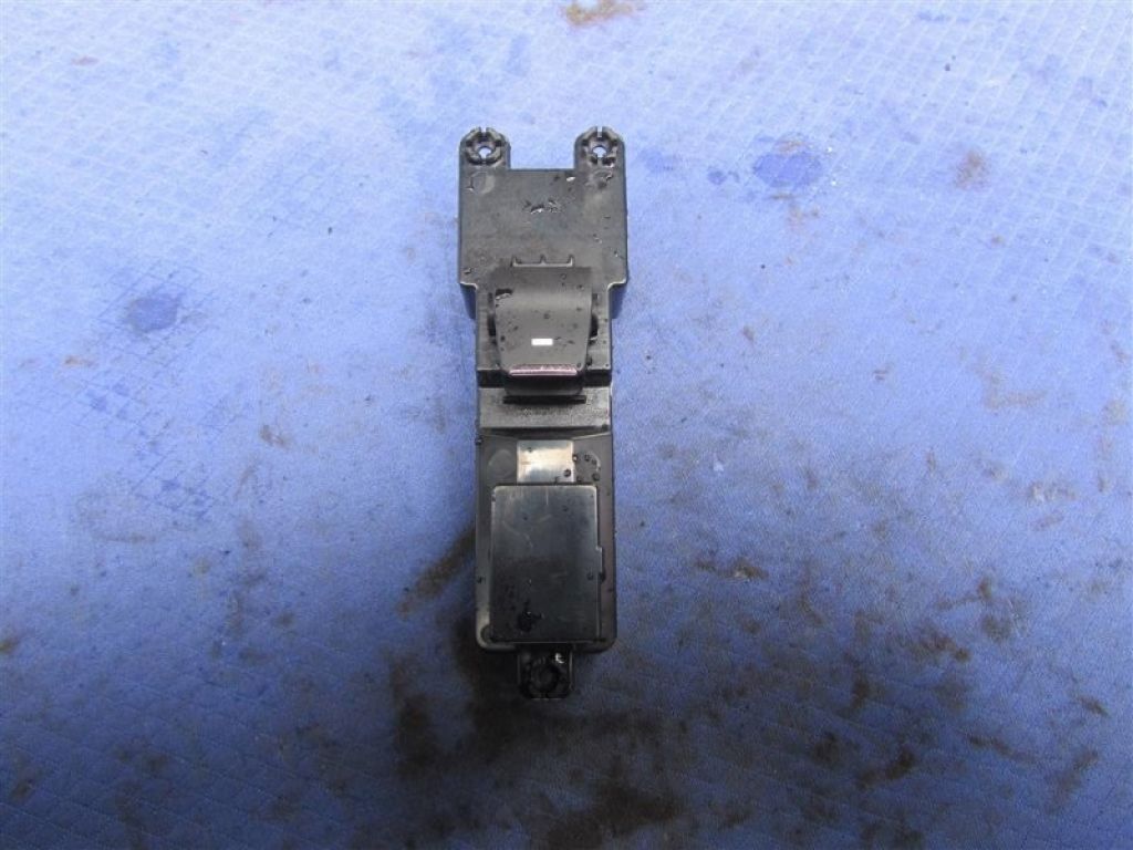 93580-D30004X | Кнопка склопідіймача задн. лів. HYUNDAI TUCSON TL 15-20