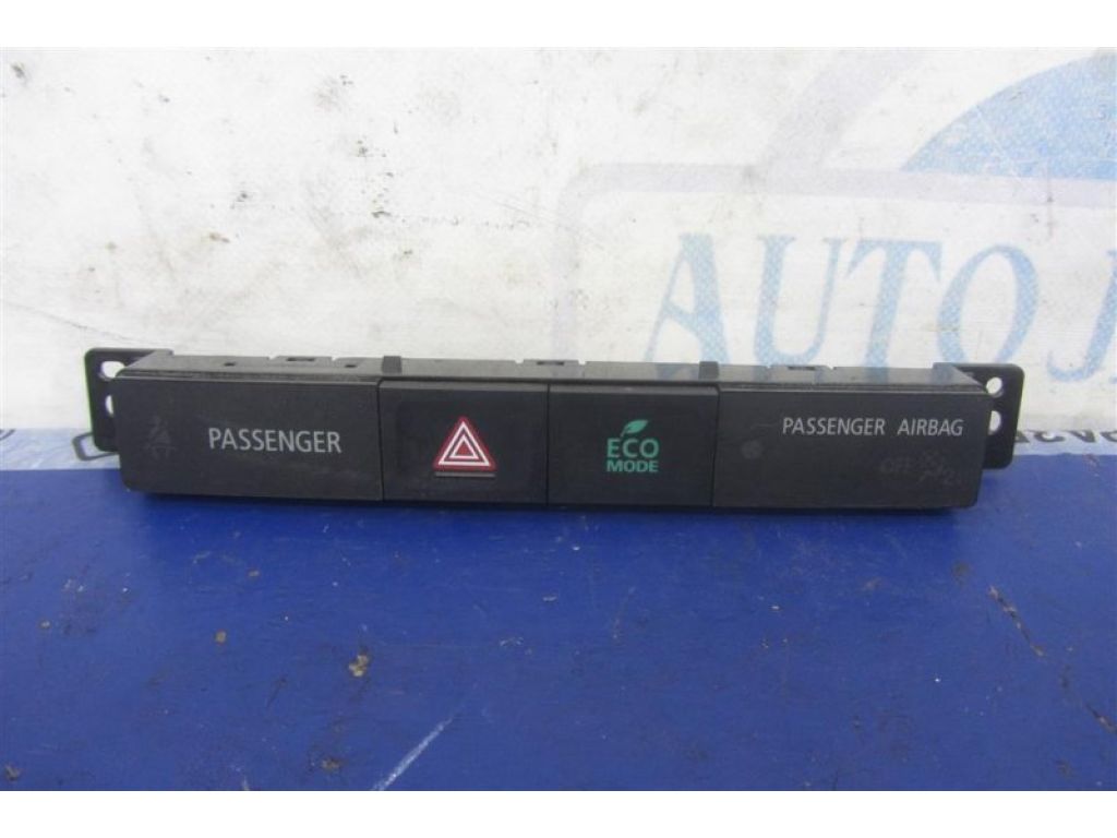 8002B402 | Кнопка аварійної сигналізації MITSUBISHI OUTLANDER GF 12-