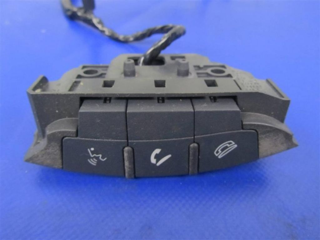 8750A021 | Кнопки руля MITSUBISHI OUTLANDER XL 05-13