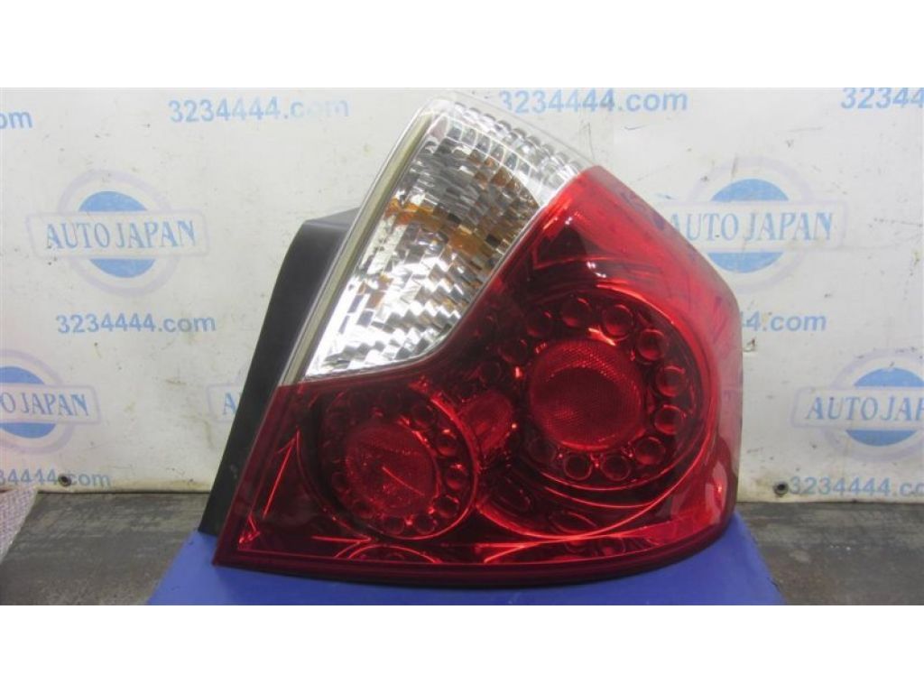 26550-EH125 | Ліхтар зовнішній задн. прав. INFINITI M35/M45 04-10