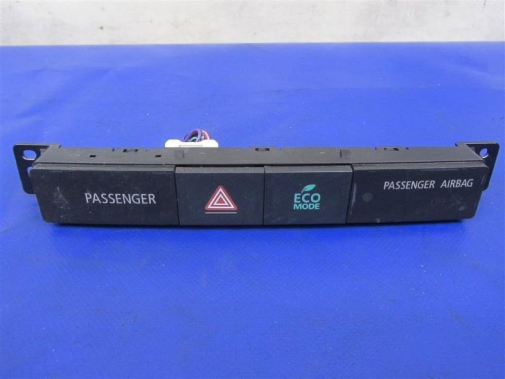 8002B402 | Кнопка аварийной сигнализации MITSUBISHI OUTLANDER GF 12-
