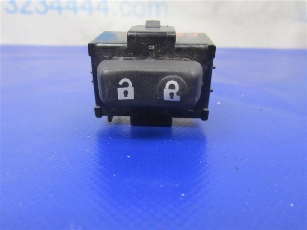 84930-0C010 | Кнопка центрального замка передн. прав. TOYOTA CAMRY 50 12-15