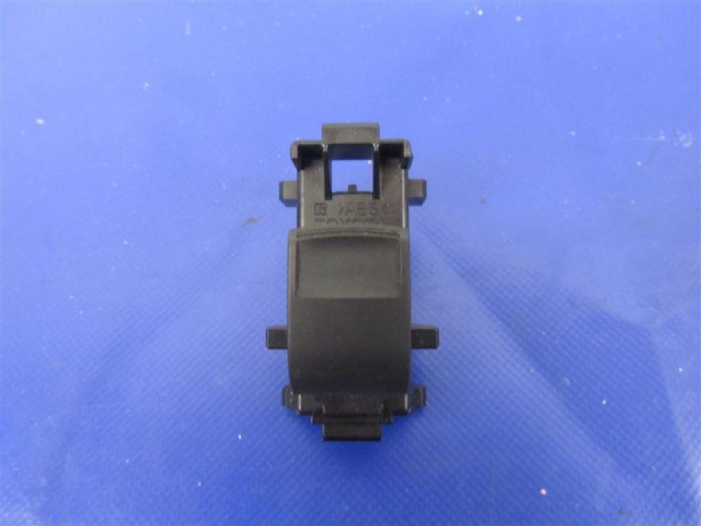 84810-06030 | Кнопка стеклоподъемника задн. TOYOTA CAMRY 50 12-15