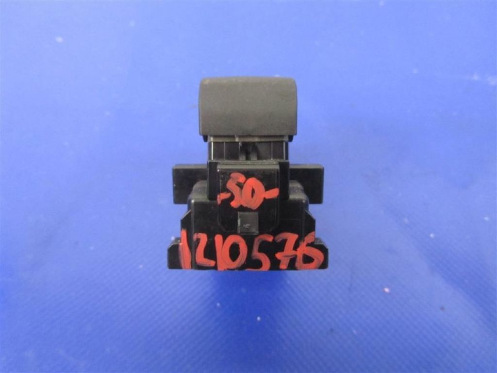 84810-06030 | Кнопка стеклоподъемника задн. TOYOTA CAMRY 50 12-15 - Фото 2