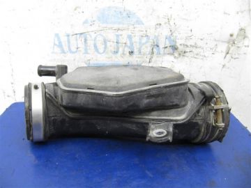 патрубок повітряного фільтра INFINITI M35/M45 04-10