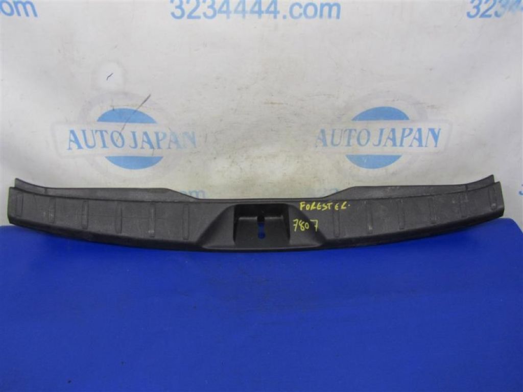 94026SG000VH | Накладка на порог багажника SUBARU FORESTER 12-19