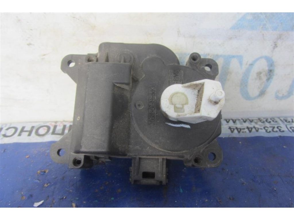 87106-60170 | Моторчик заслінки пічки TOYOTA FJ CRUISER 06-15