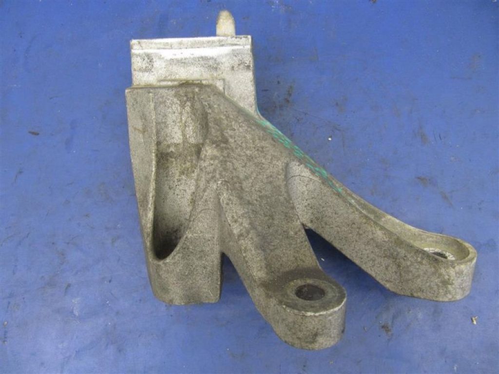 BBM5-39-080B | Кронштейн КПП лев. MAZDA 3 BL 09-13 - Фото 4