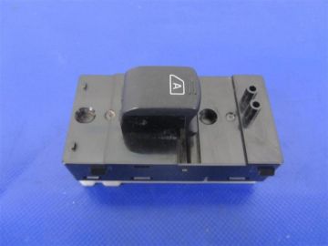 Кнопка стеклоподъемника задн. INFINITI G25/G35/G37/Q40 06-14