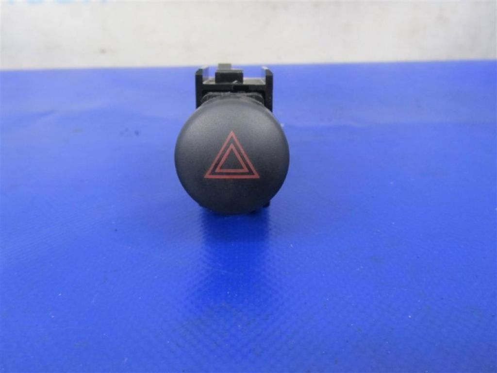 84332-01070 | Кнопка аварийной сигнализации TOYOTA MATRIX 02-08