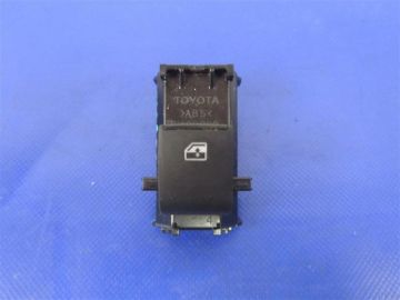 Кнопка стеклоподъемника задн. прав. TOYOTA CAMRY 55 14-17