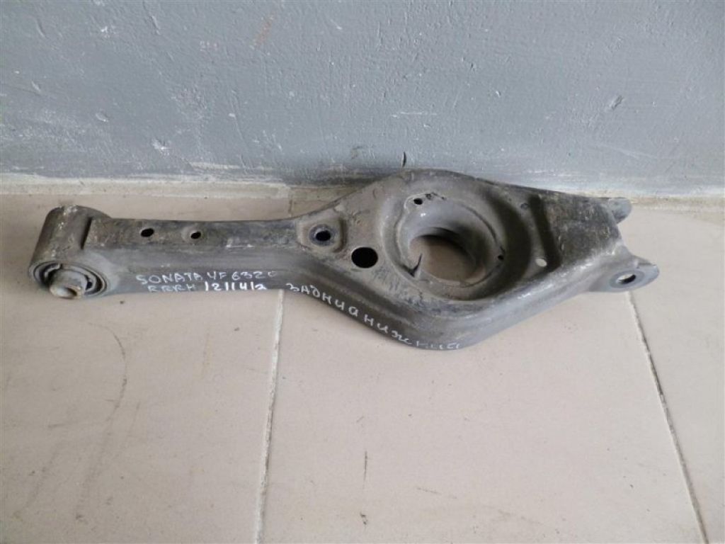 55220-3Q500 | Важіль задньої підвіски нижній поперечний прав. HYUNDAI SONATA YF 10-14