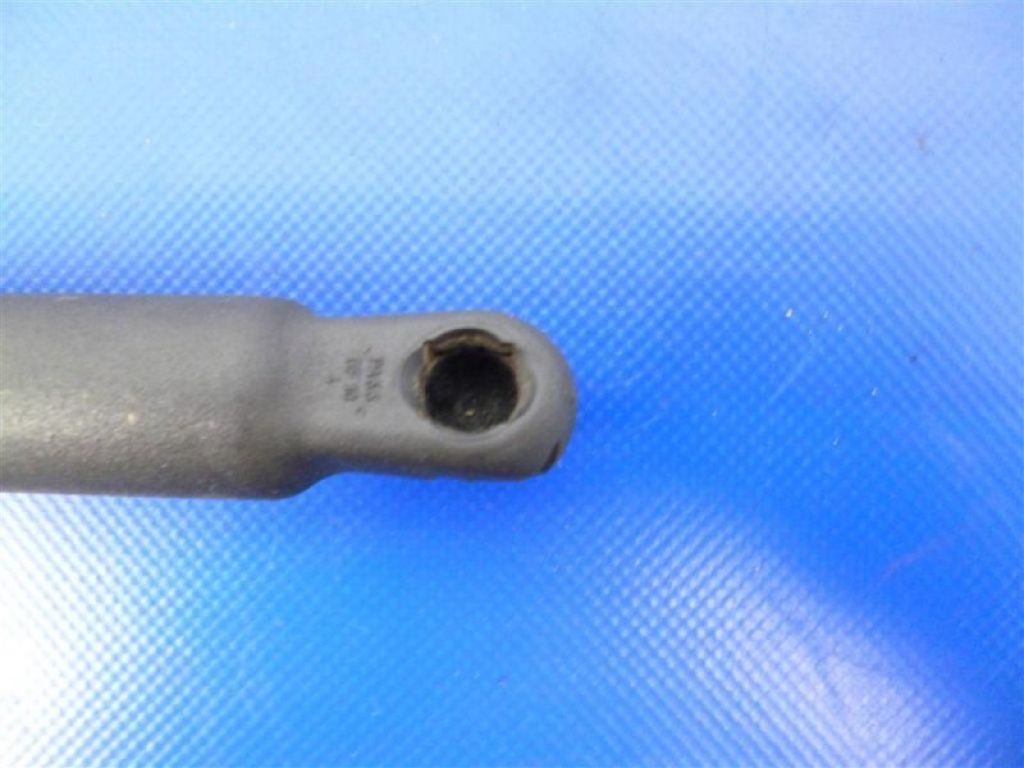 A 251 880 02 29 | Амортизатор капоту прав. MERCEDES R-CLASS W251 05-13 - Фото 4