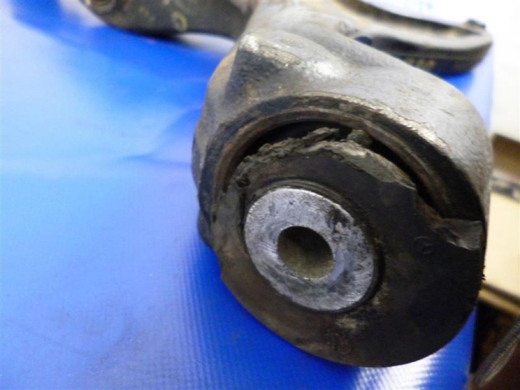 A 251 330 19 07 | Важіль передньої підвіски нижній лів. MERCEDES R-CLASS W251 05-13 - Фото 4