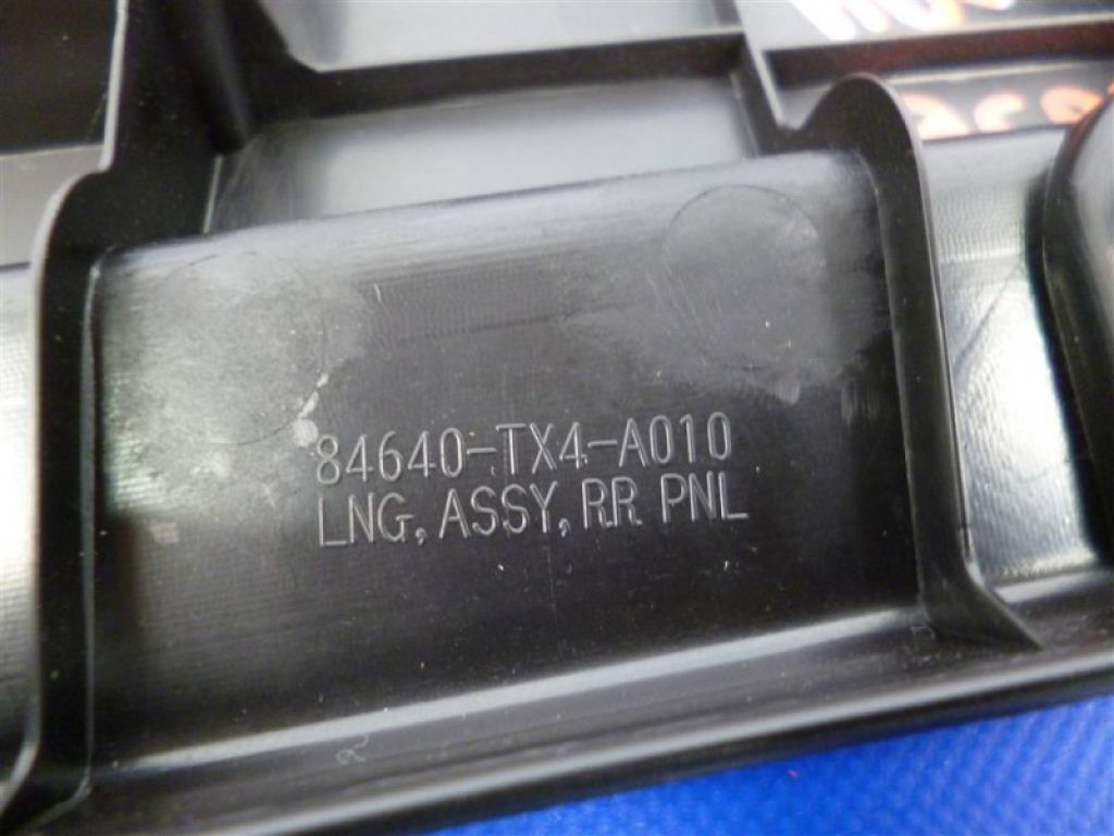 84640-TX4-A03ZB | Накладка на порог багажника ACURA RDX 12-19 - Фото 4