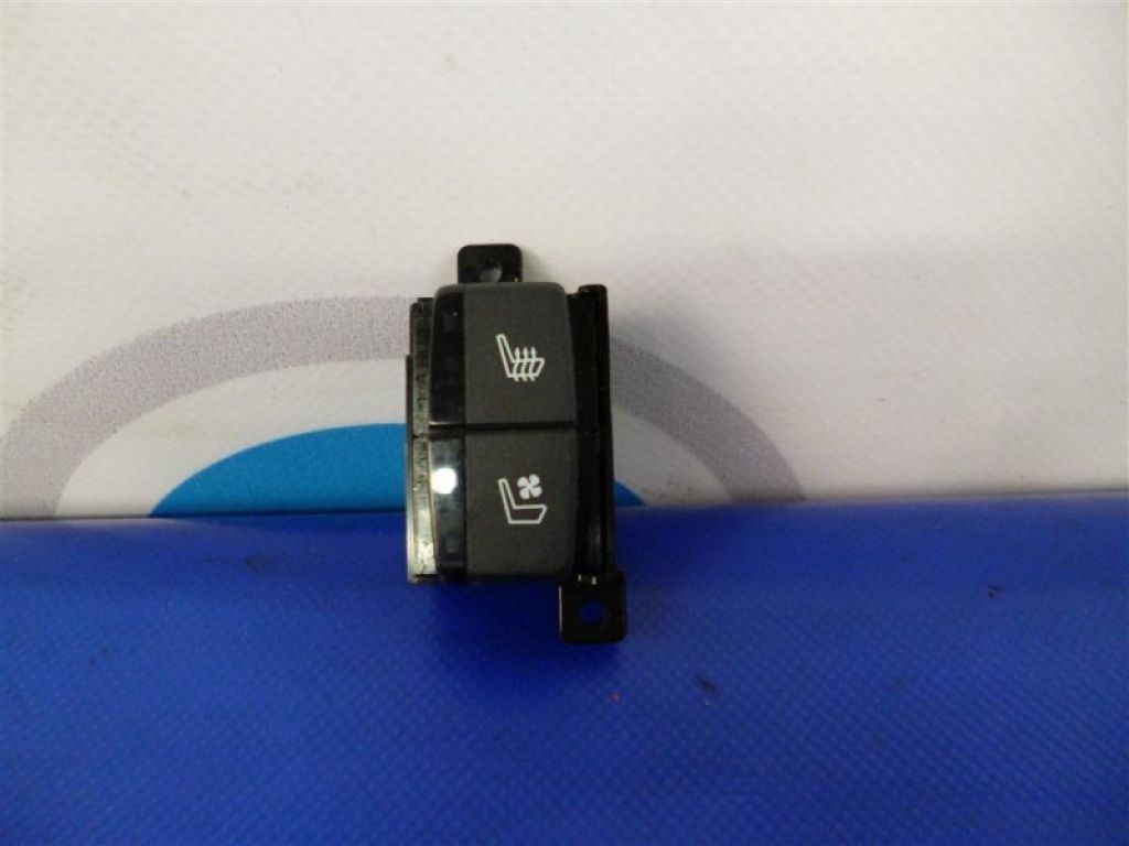 35600-TX4-A51 | Кнопка обогрева сидений прав. ACURA RDX 12-19