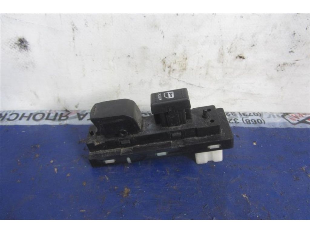 37995-64J00 | Кнопка стеклоподъемника передн. прав. SUZUKI SX4 06-13