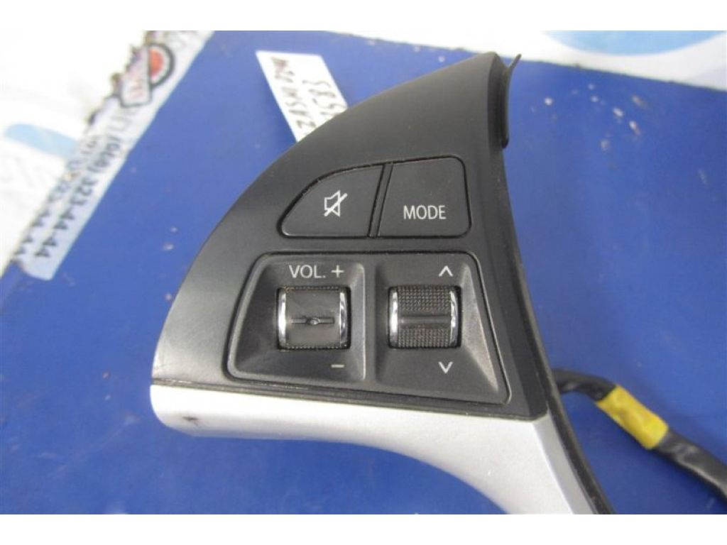 48110-58LD0-HTV | Кнопки на руль SUZUKI KIZASHI 09-14 - Фото 3
