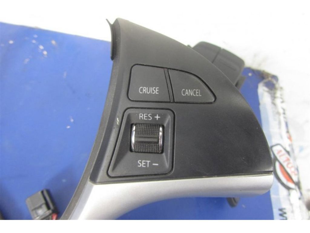 48110-58LD0-HTV | Кнопки на руль SUZUKI KIZASHI 09-14 - Фото 4