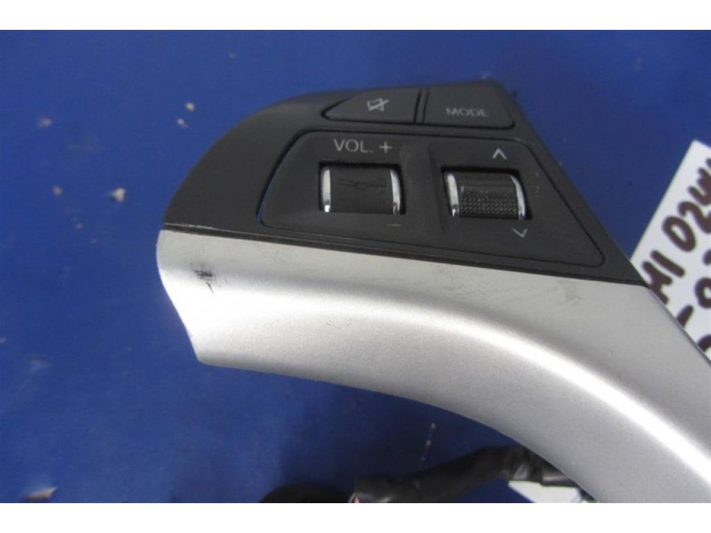 48110-58LD0-HTV | Кнопки на руль SUZUKI KIZASHI 09-14 - Фото 8
