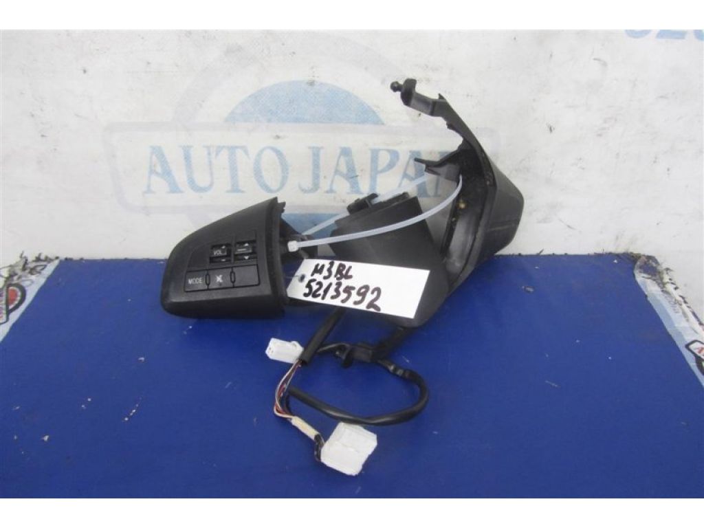 BBM3-66-4M0C | Кнопки руля прав. MAZDA 3 BL 09-13