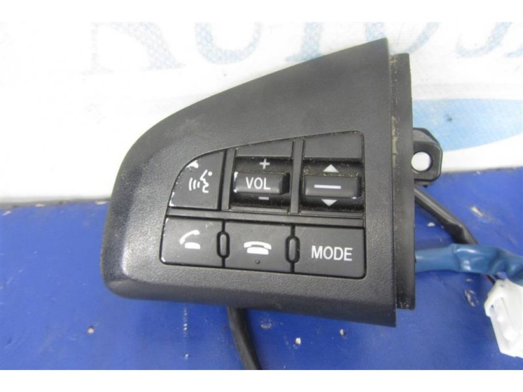 BEH3-66-4M0C | Кнопки на руль MAZDA 3 BL 09-13 - Фото 3