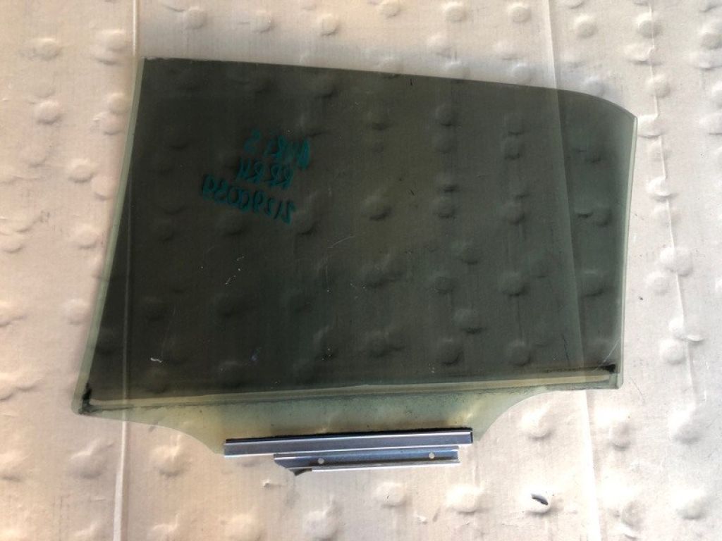 68103-02210 | Скло дверей задн. прав. TOYOTA AURIS 06-12 - Фото 2