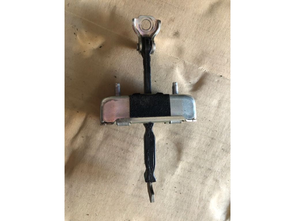 68610-12190 | Обмежувач дверей передн. лів. TOYOTA AURIS 06-12