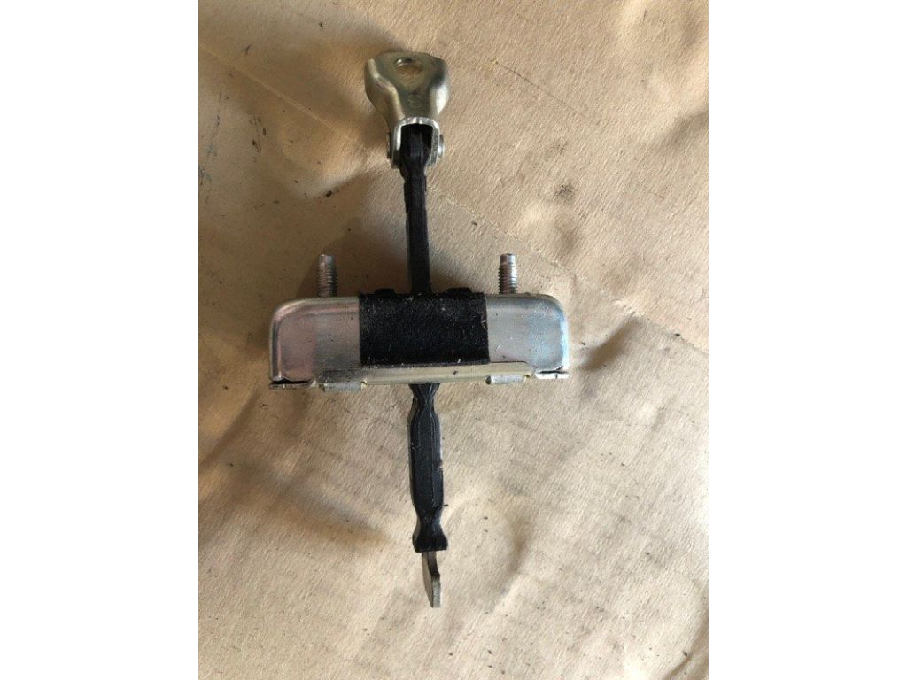 68610-12190 | Обмежувач дверей передн. лів. TOYOTA AURIS 06-12 - Фото 2